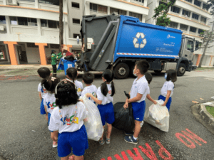 meeting with recyclable collectors